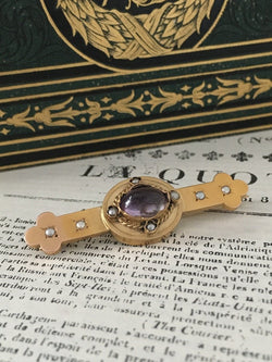 Broche Épingle en or jaune, améthyste et perles - Castafiore
