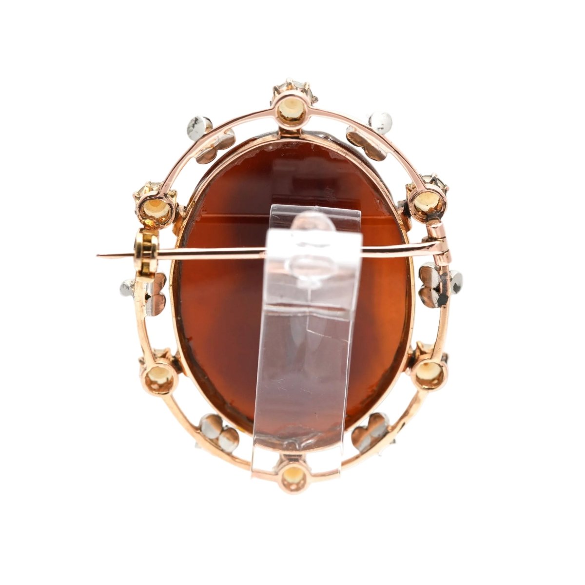 Broche Épingle en or jaune, camée, perles et diamants - Castafiore