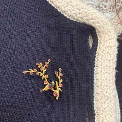 Broche Épingle en or jaune, émail et rubis - Castafiore