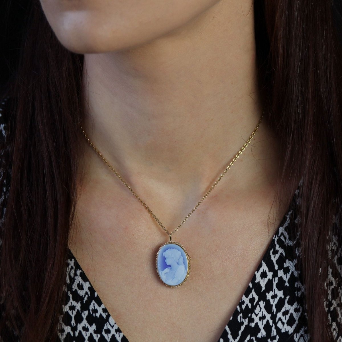 Brooch glass paste cameo pendant