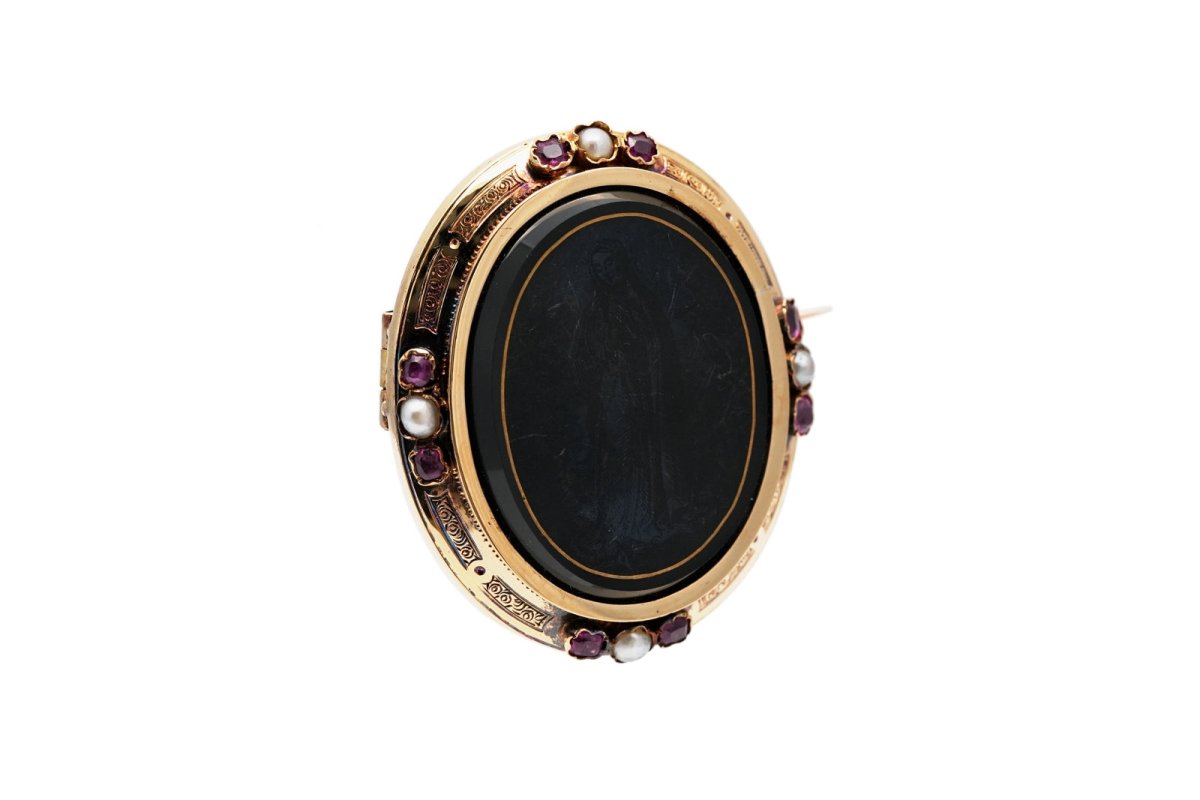Broche Épingle en or jaune, onyx, perles et rubis - Castafiore