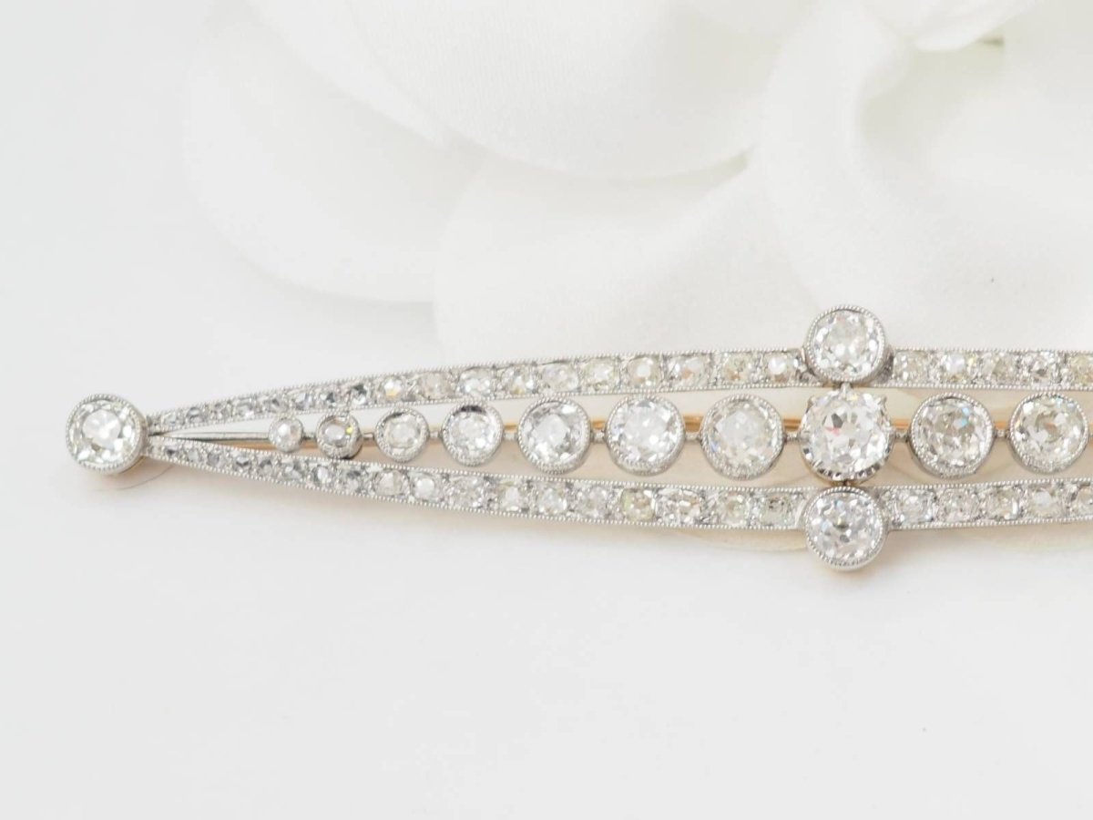 Broche Épingle en or jaune, platine et diamants - Castafiore