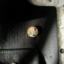 Broche "femme au chapeau" en or jaune - Castafiore