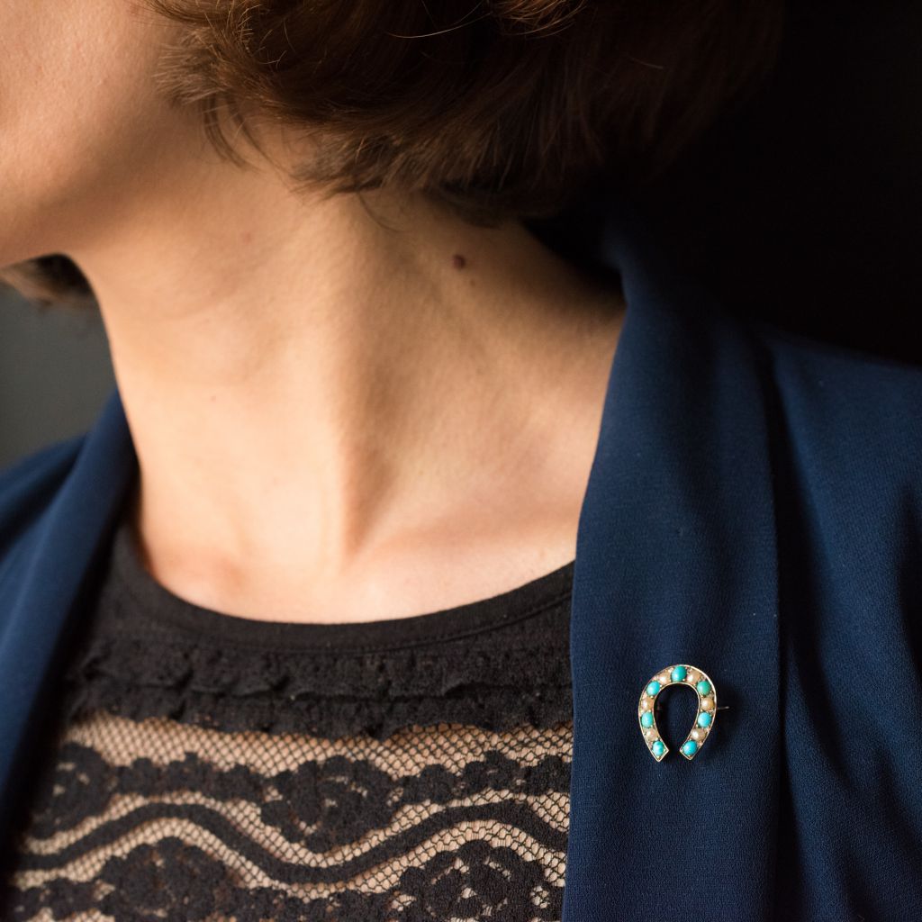 Broche fer à cheval turquoises perles fines diamants - Castafiore