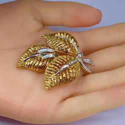 Broche Feuille en or jaune et diamants - Castafiore
