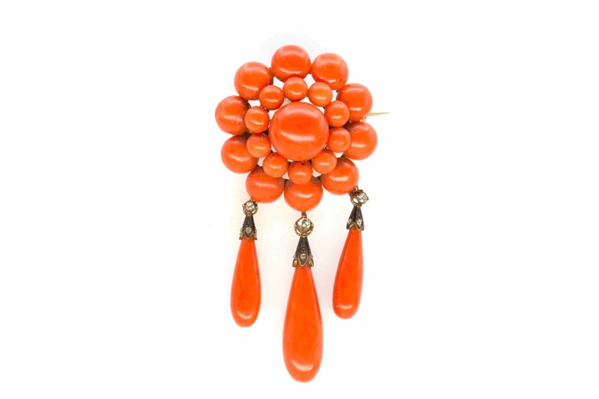 Broche fin 19e corail et diamants en or jaune 18k - Castafiore