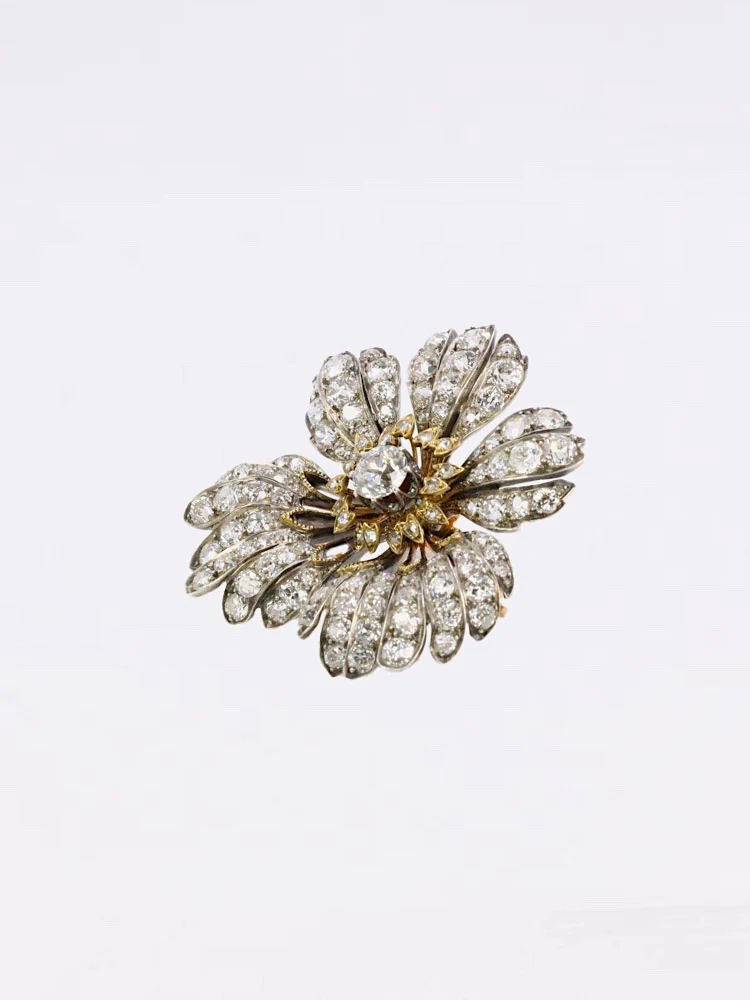 Broche fleur ancienne or argent diamants taille ancienne - Castafiore