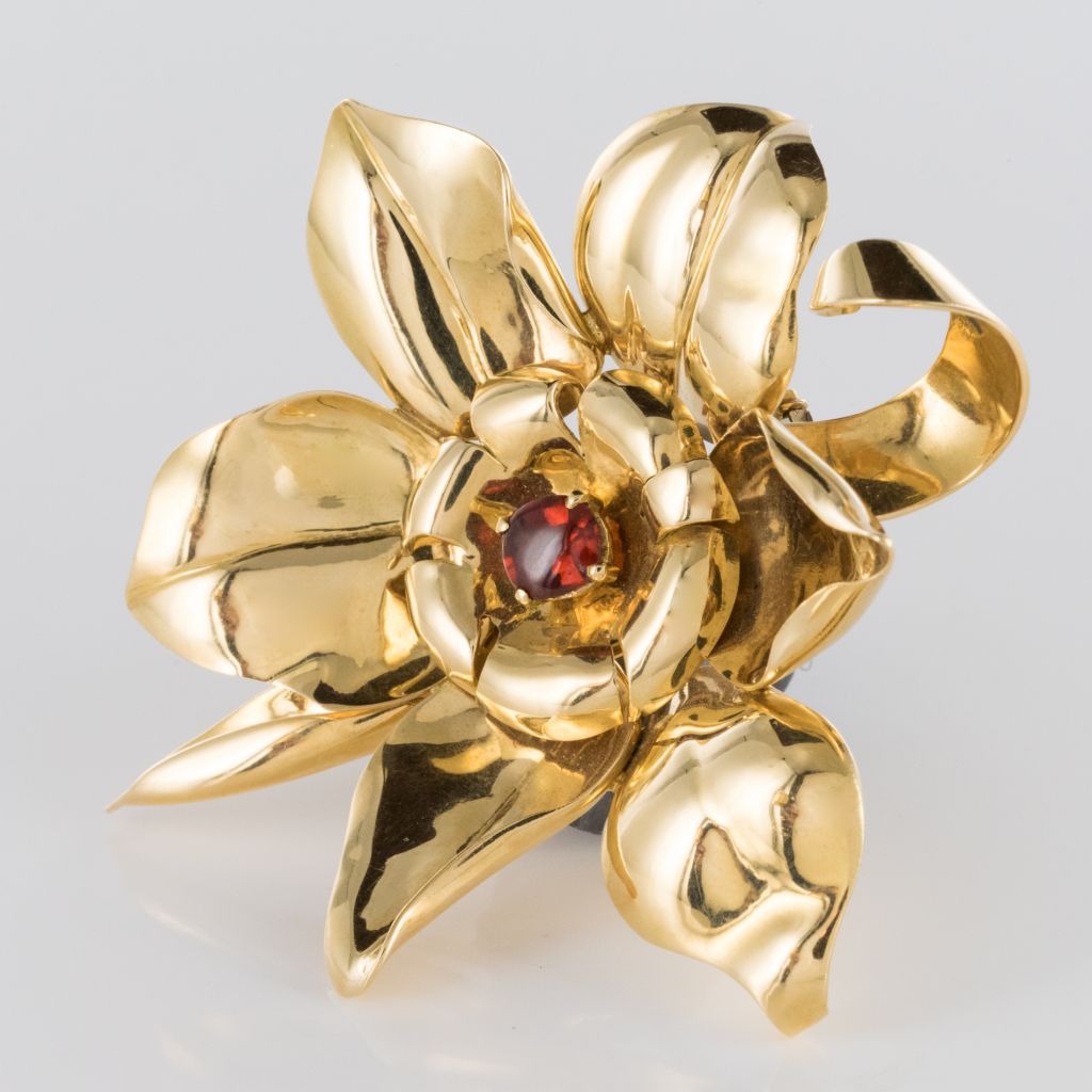 Broche fleur en or et grenat orange cabochon - Castafiore