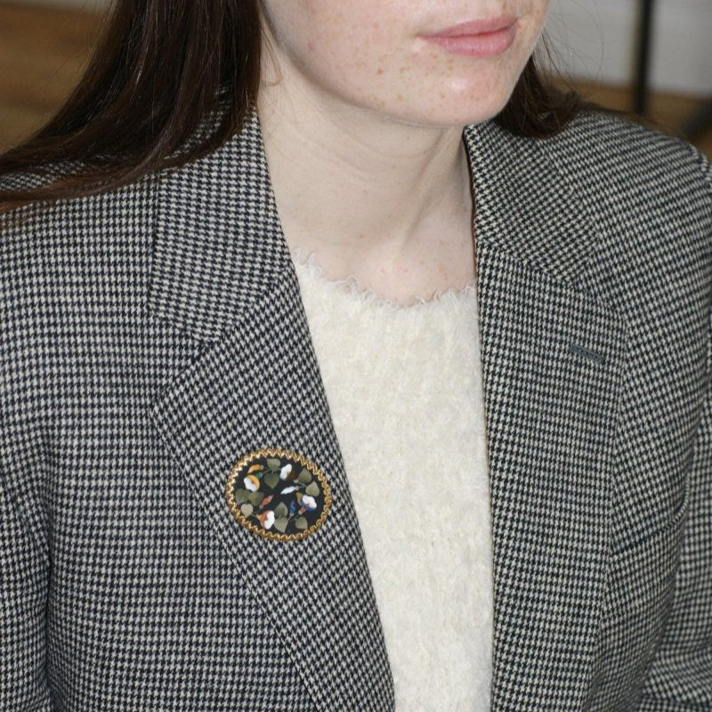 Broche Fleur Pietra Dura sur Or Jaune - Castafiore