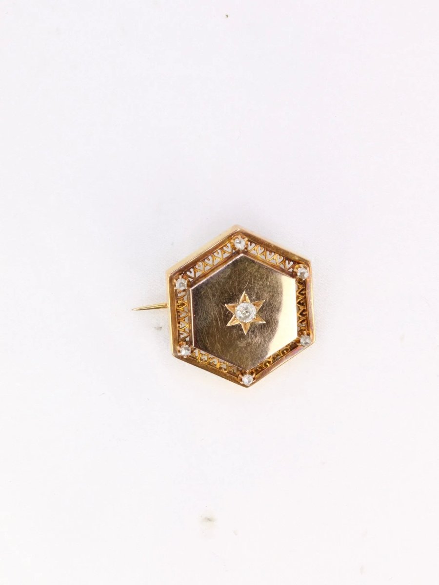 Broche hexagonale Napoléon III en or rose et diamant taille ancienne 0,25 ct - Castafiore