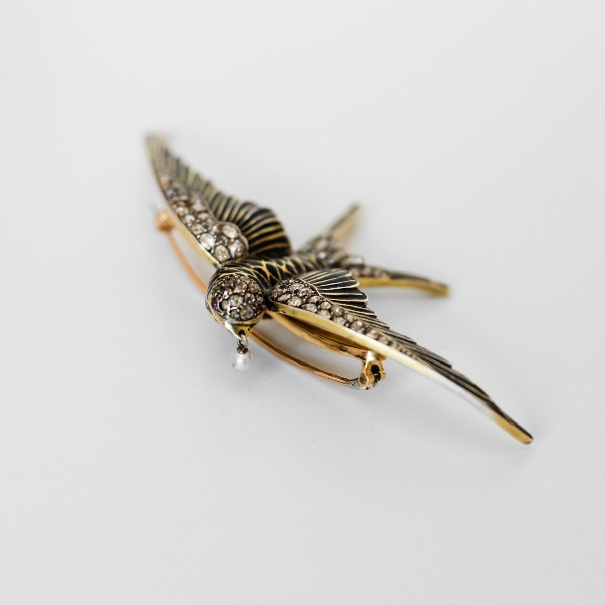 Broche "hirondelle" en or jaune et argent - Castafiore