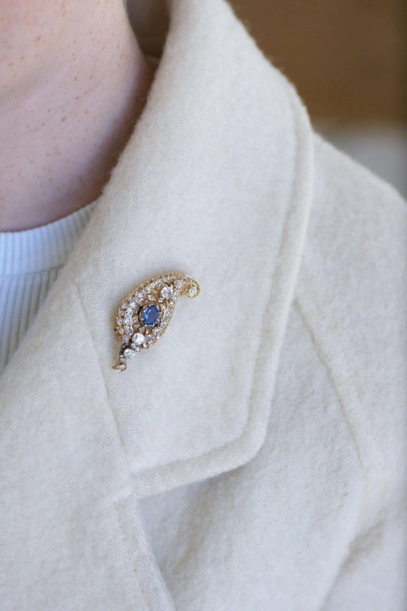 Broche motif cachemire diamants et saphir - Castafiore