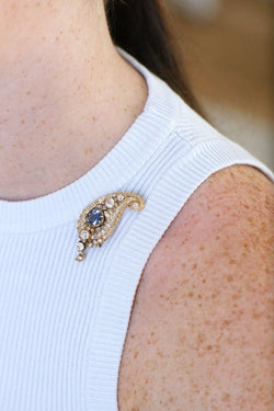 Broche motif cachemire diamants et saphir - Castafiore