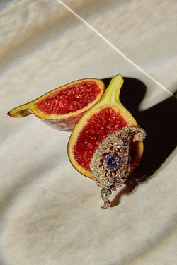 Broche motif cachemire diamants et saphir - Castafiore