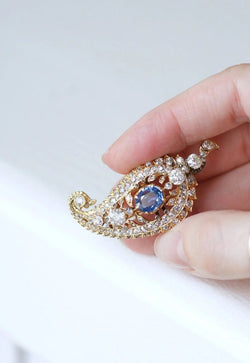 Broche motif cachemire diamants et saphir - Castafiore