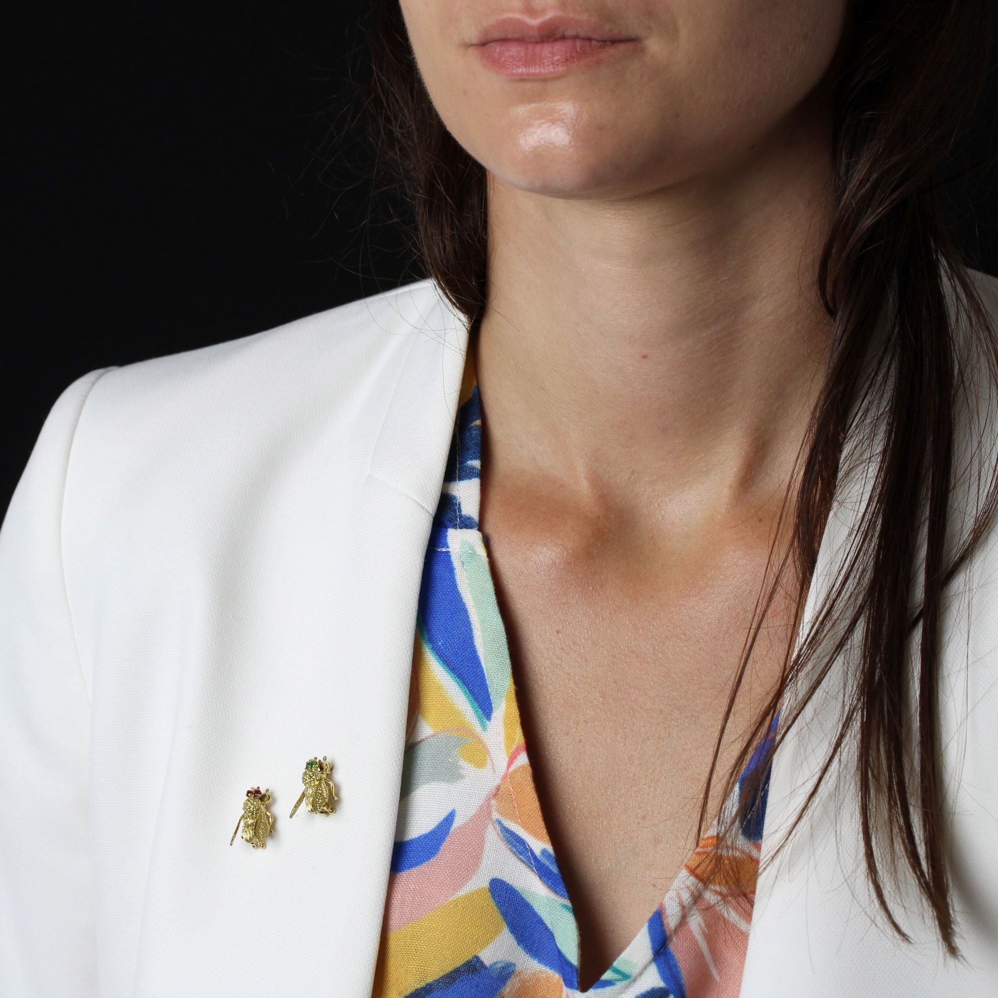 Broche Abeille en or jaune et émeraudes