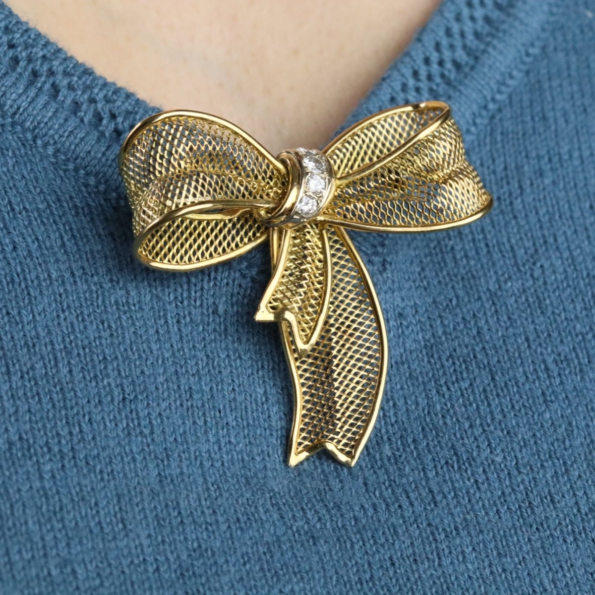 Broche noeud en or jaune et diamants - Castafiore