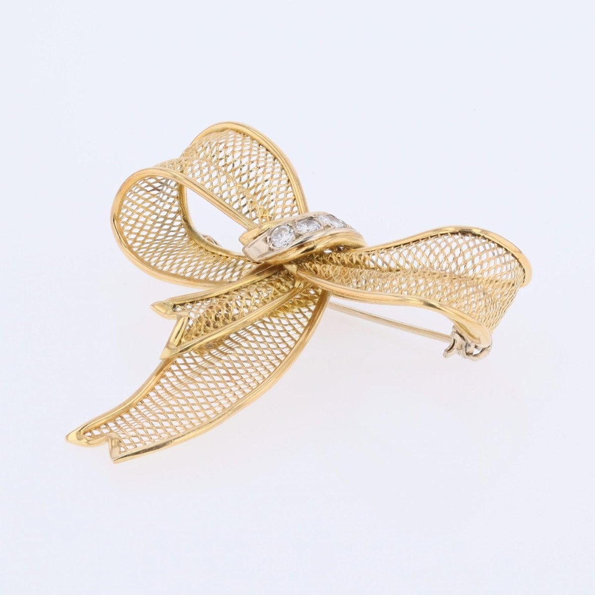 Broche noeud en or jaune et diamants - Castafiore