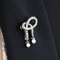 Broche noeud en or rose et argent avec perles fines et diamants - Castafiore