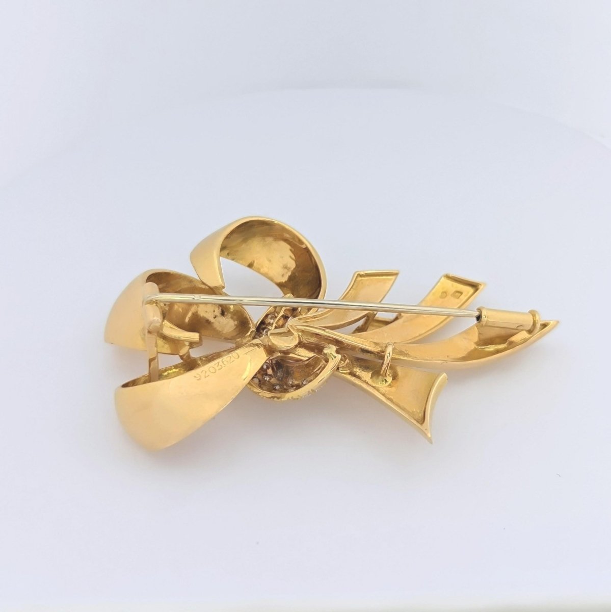Broche or jaune et diamants - Castafiore