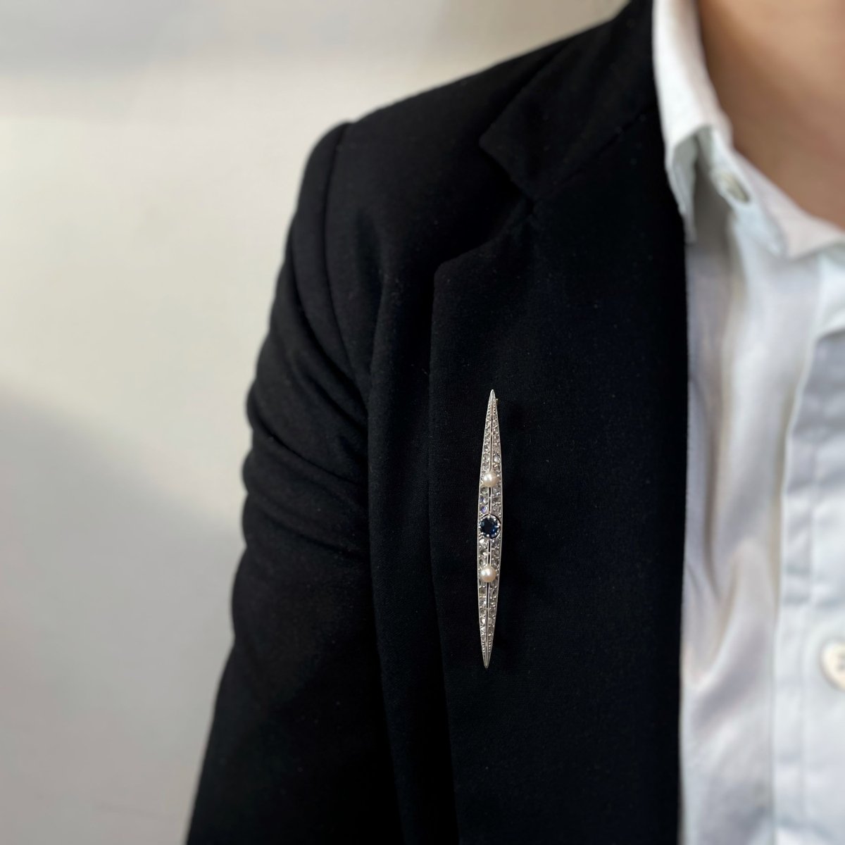 Broche - Or, platine, diamants, saphir et perles