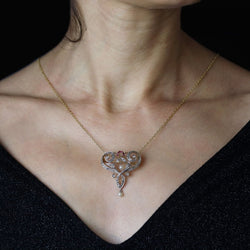 Broche pendentif Art Nouveau en or jaune et platine avec diamants, perles fines et rubis - Castafiore