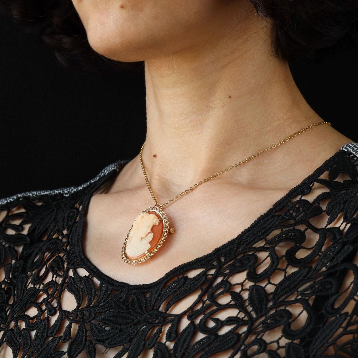 Broche pendentif camée en or jaune - Castafiore