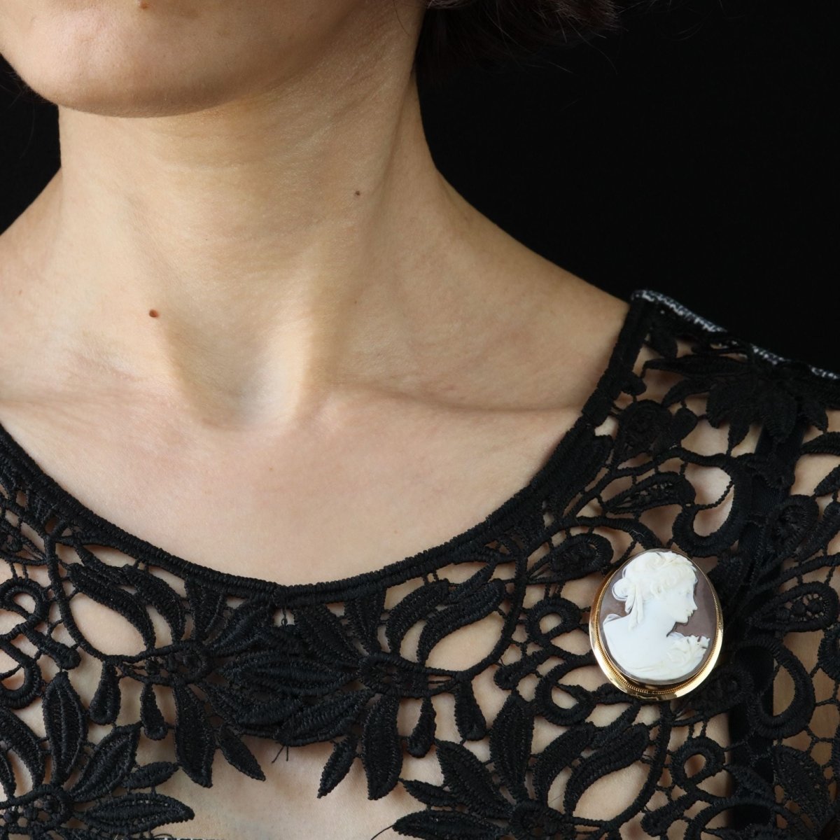 Broche pendentif camée en or jaune - Castafiore