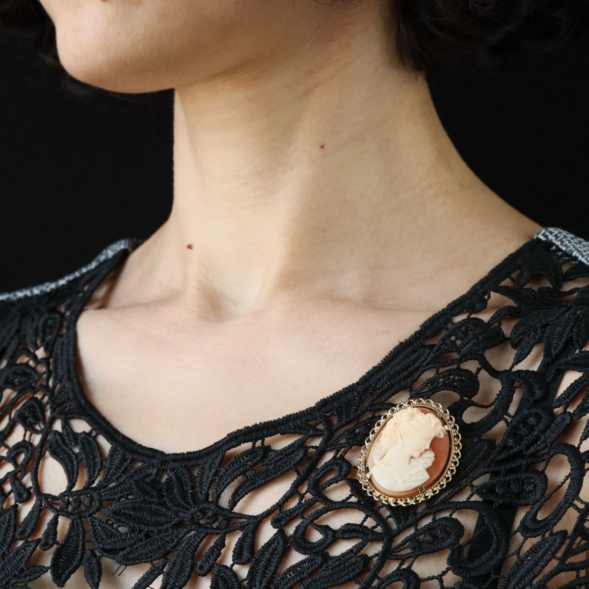 Broche pendentif camée en or jaune - Castafiore