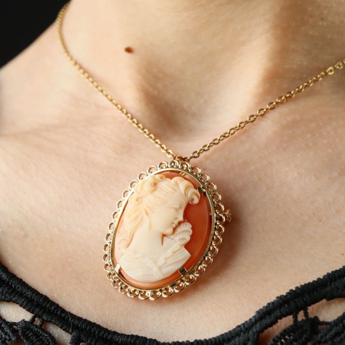 Broche pendentif camée en or jaune - Castafiore