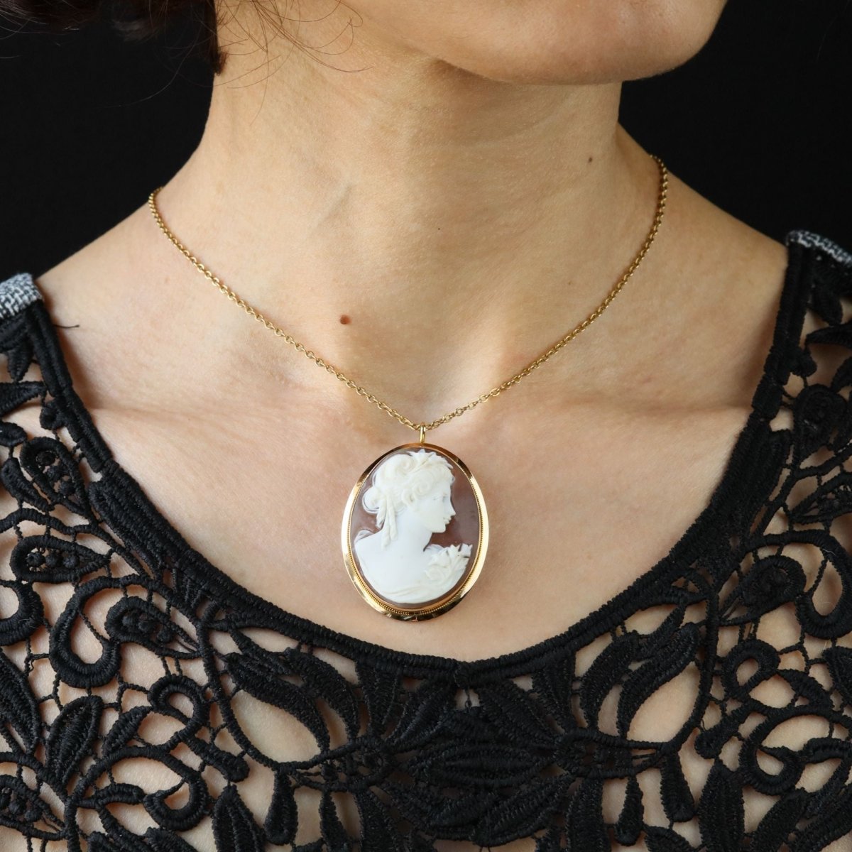 Broche pendentif camée en or jaune - Castafiore