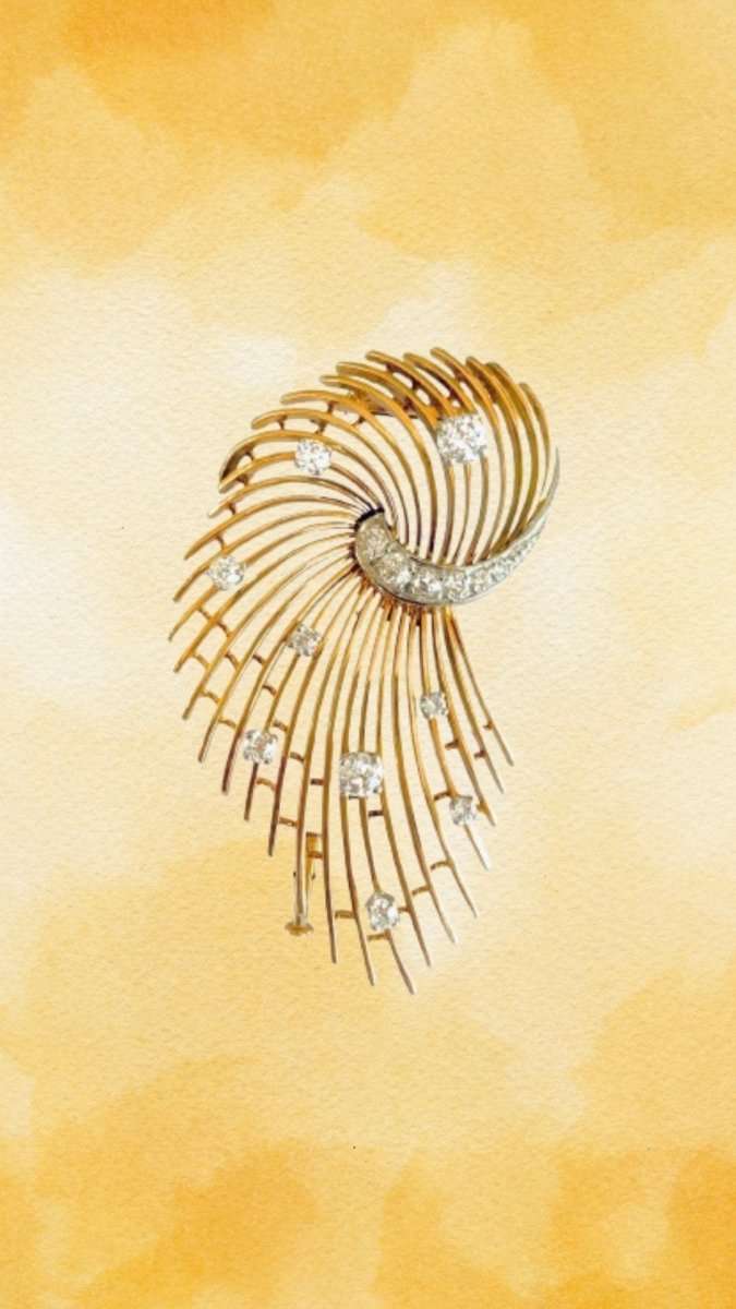 Broche Rétro Volute 1.30 Carats Diamants Or Jaune 18 Carats - Castafiore