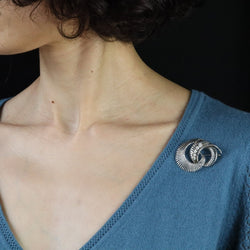 Broche spirale en or blanc et diamants - Castafiore