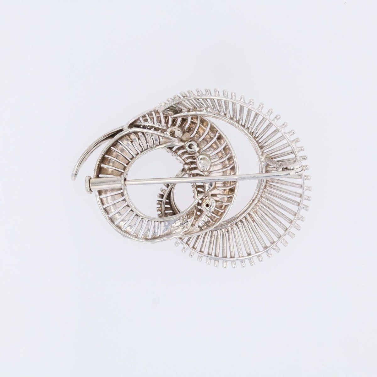 Broche spirale en or blanc et diamants - Castafiore