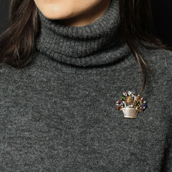 Broche TUTTI FRUTTI Panier en or rose et platine - Castafiore