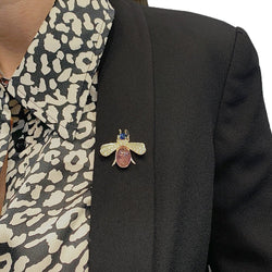 Broche Van Cleef & Arpels "Abeille" or jaune, diamants, tourmaline rose, saphir. - Castafiore