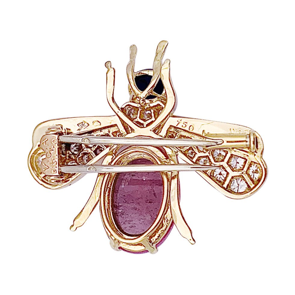 Broche Van Cleef & Arpels "Abeille" or jaune, diamants, tourmaline rose, saphir. - Castafiore