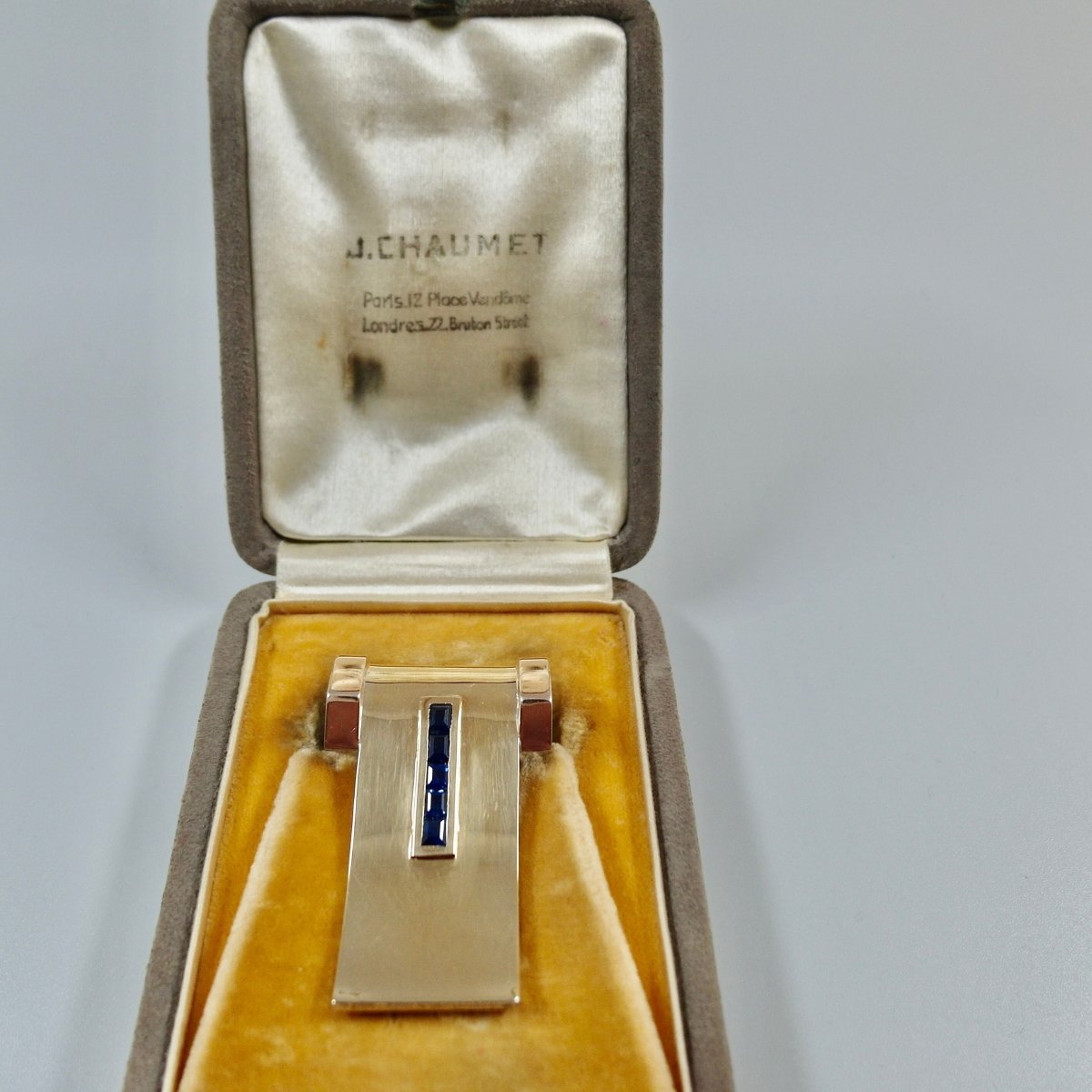 Broche/clip saphirs époque 1935 Chaumet - Castafiore