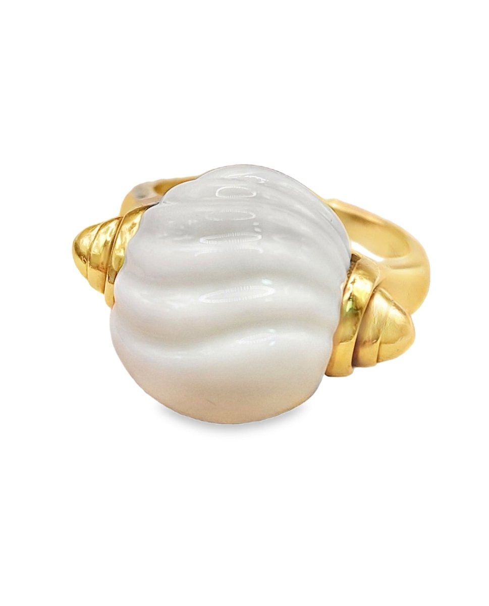 Bulgari Chandra Ring in 18kt Yellow Gold with White Porcelain, Circa 1990 - Castafiore