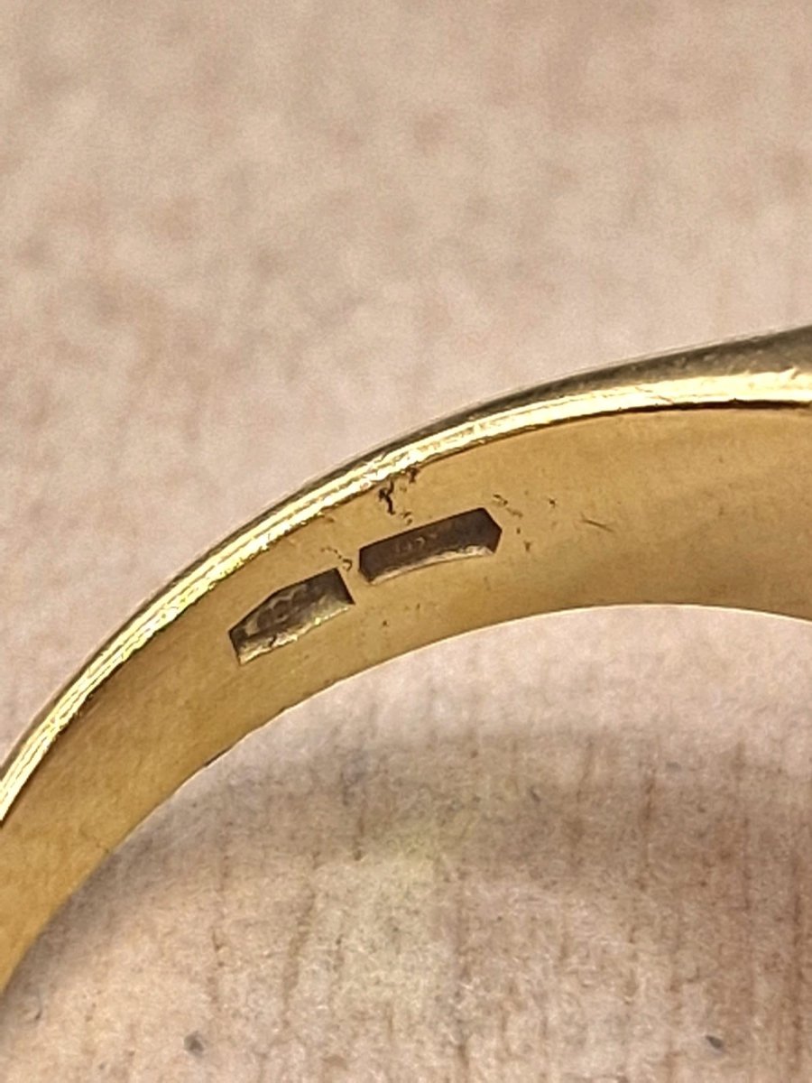 Bulgari Chandra Ring in 18kt Yellow Gold with White Porcelain, Circa 1990 - Castafiore