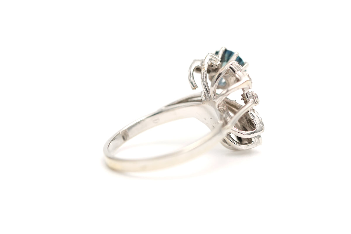 Bague Cocktail en or blanc, saphir et diamants