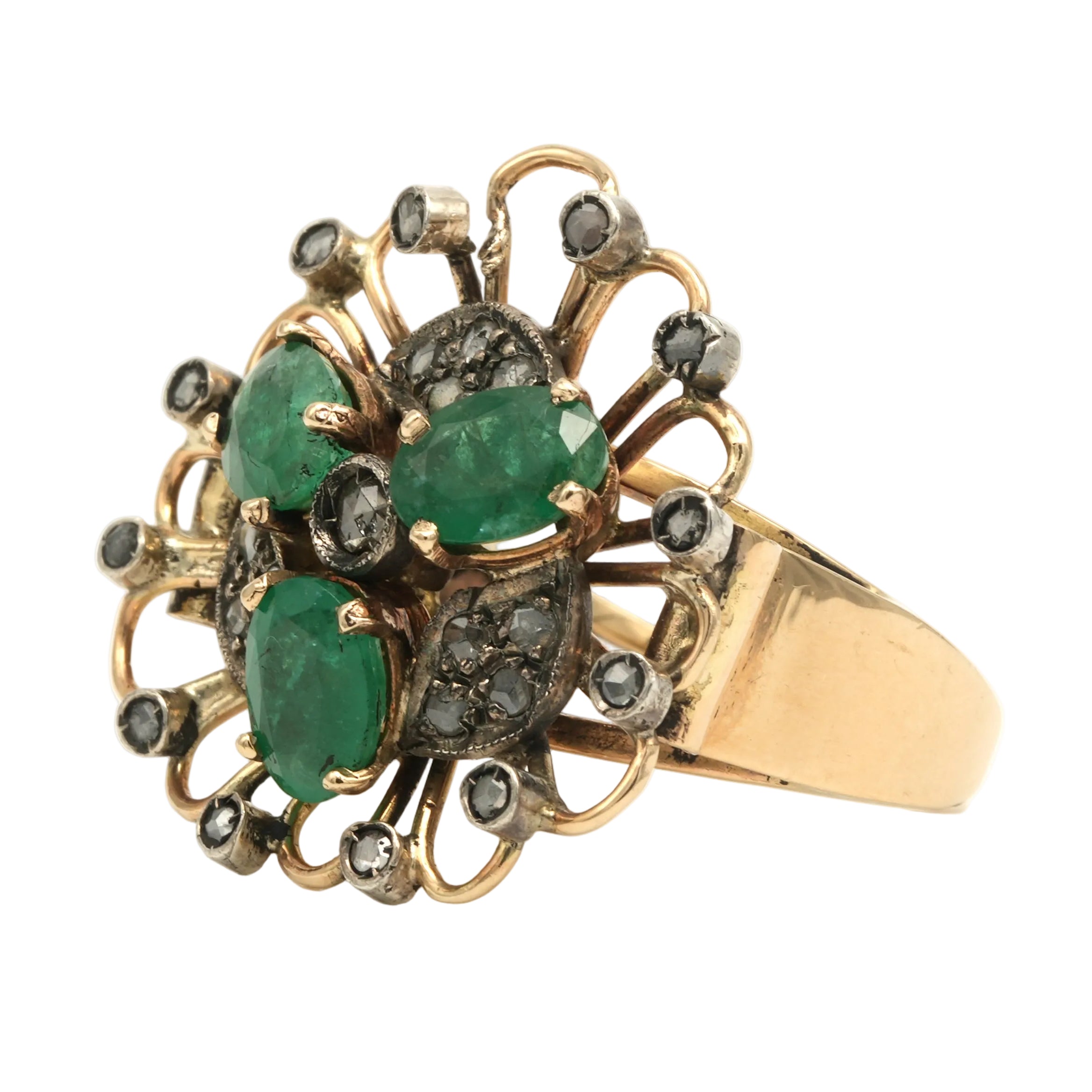 Bague Marguerite en or jaune, émeraudes et diamants