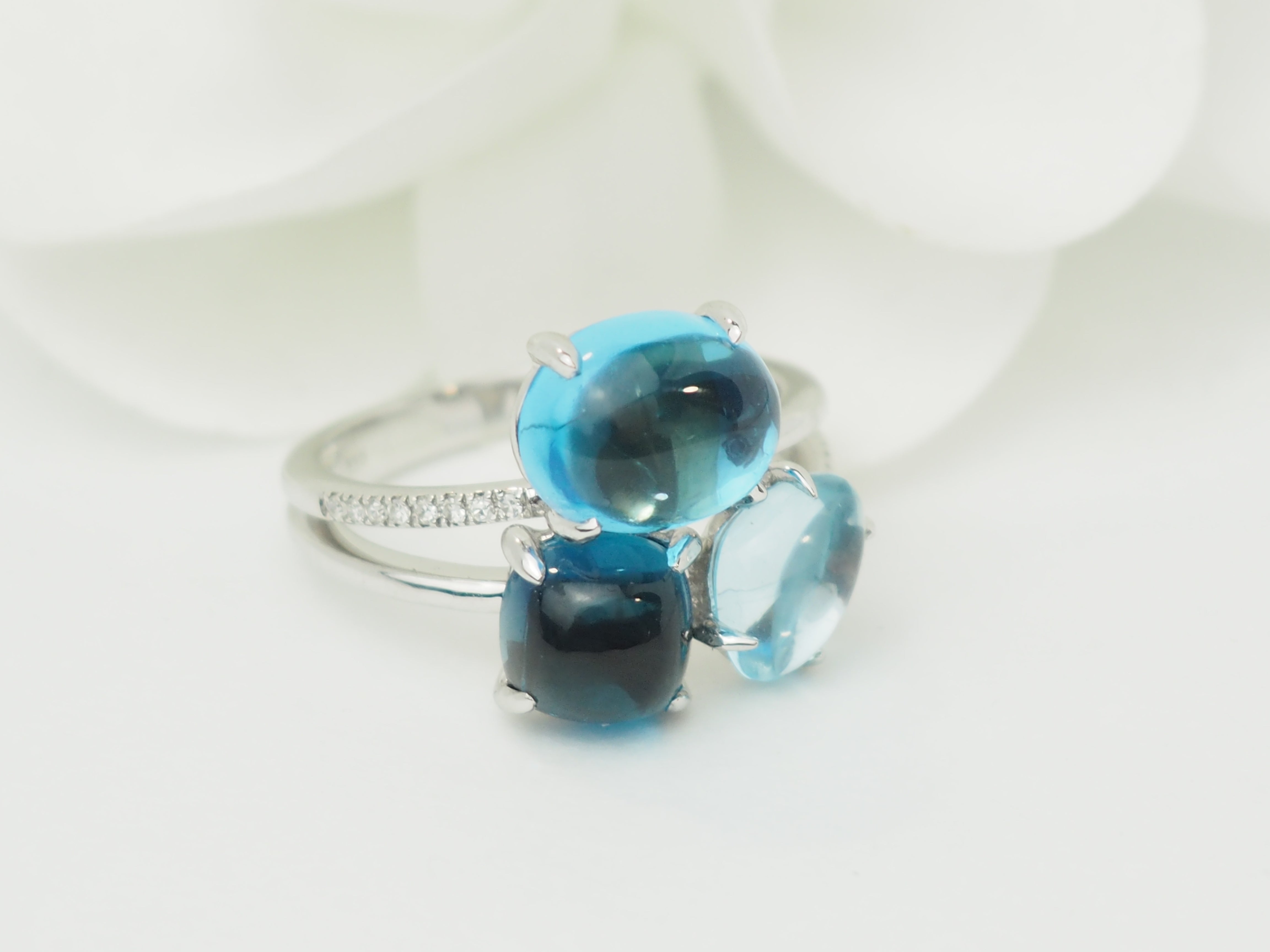 Bague Trilogie en or blanc, aigue-marine, topazes et diamants