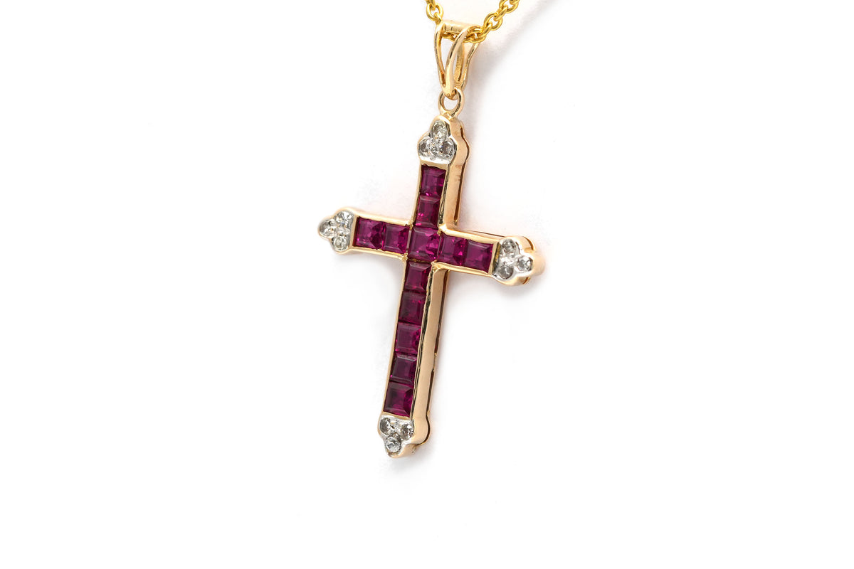 Pendentif en or jaune, rubis et diamants