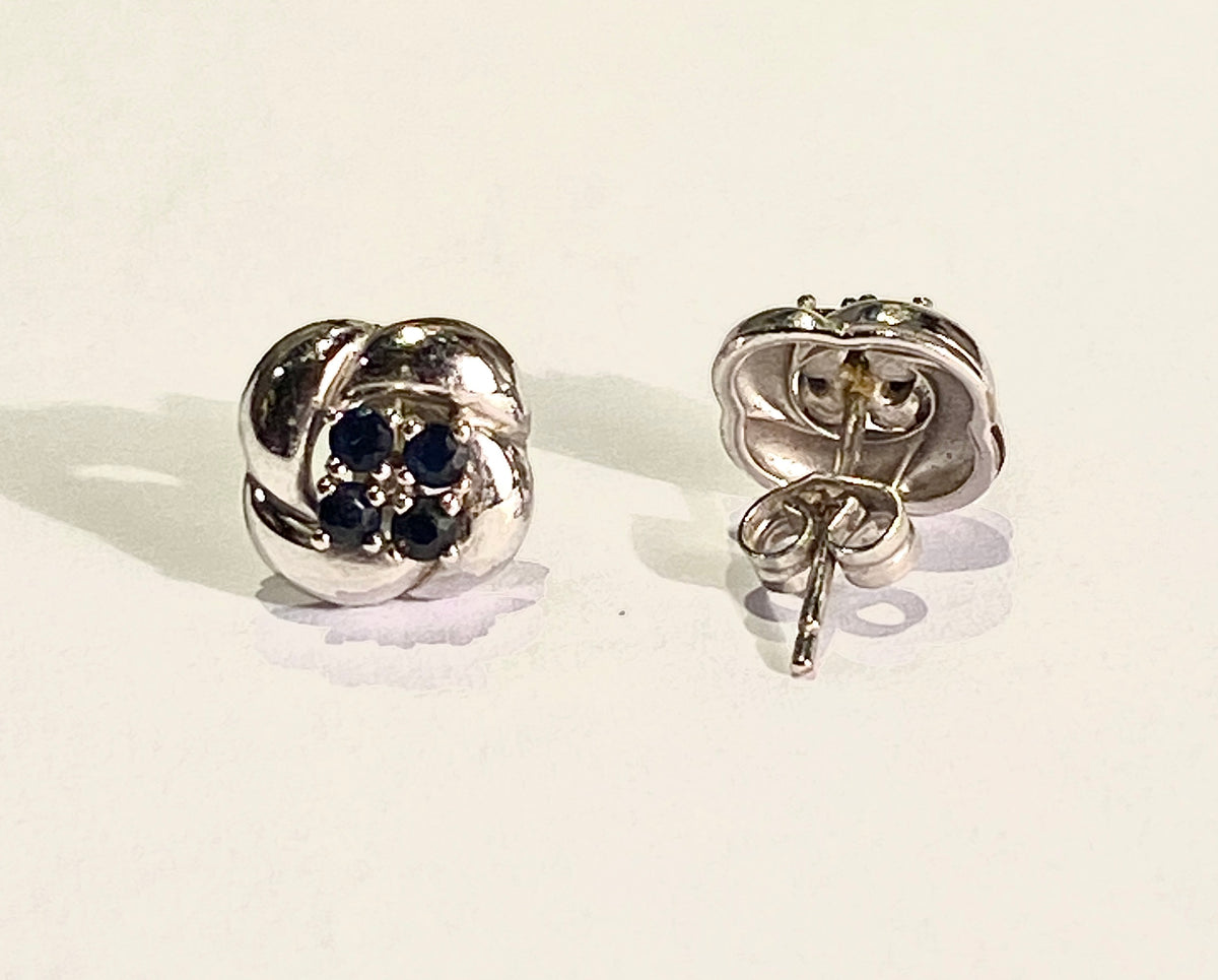 Boucles d'oreilles Puces en or blanc et saphirs