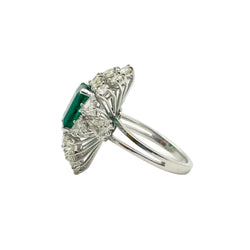 Bague Entourage en or blanc, émeraude et diamants