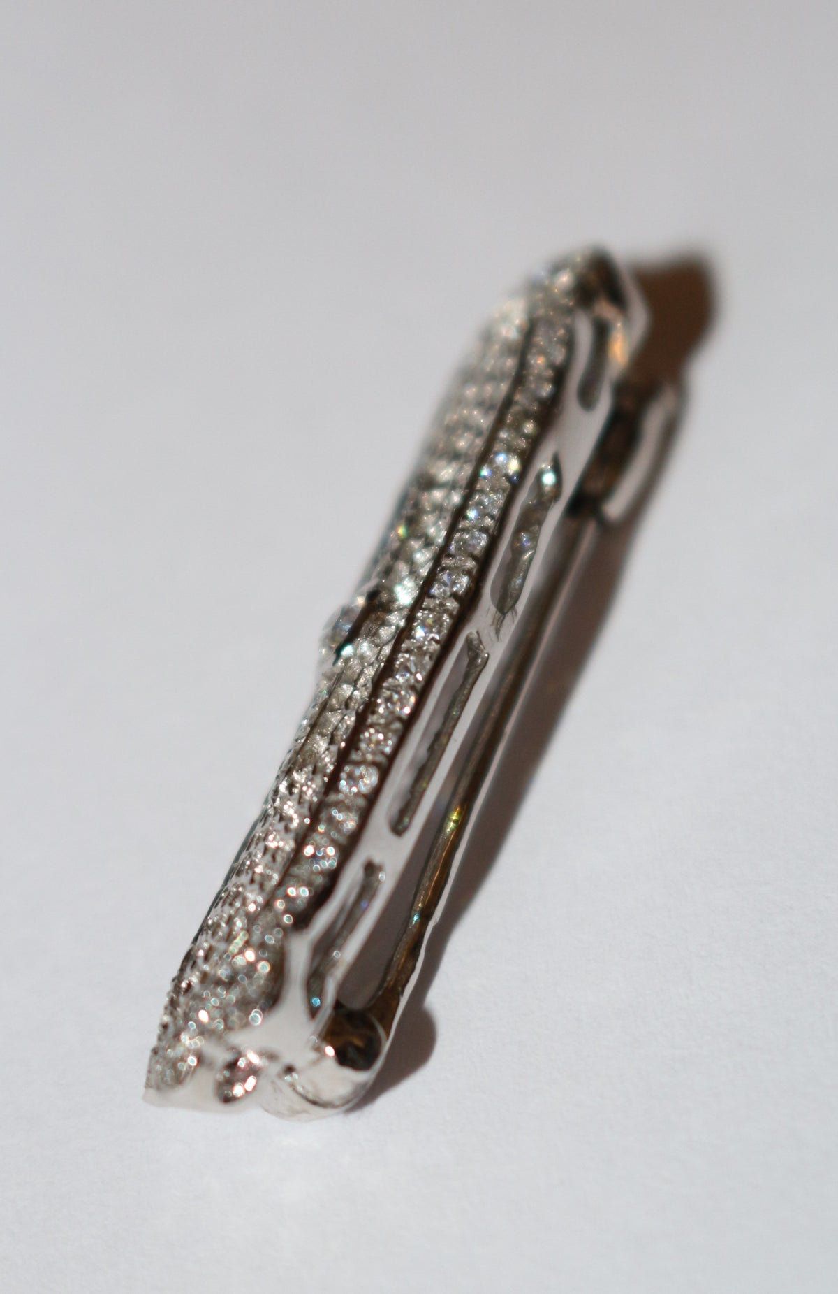 Broche-barrette de style Art Déco en or blanc et diamants