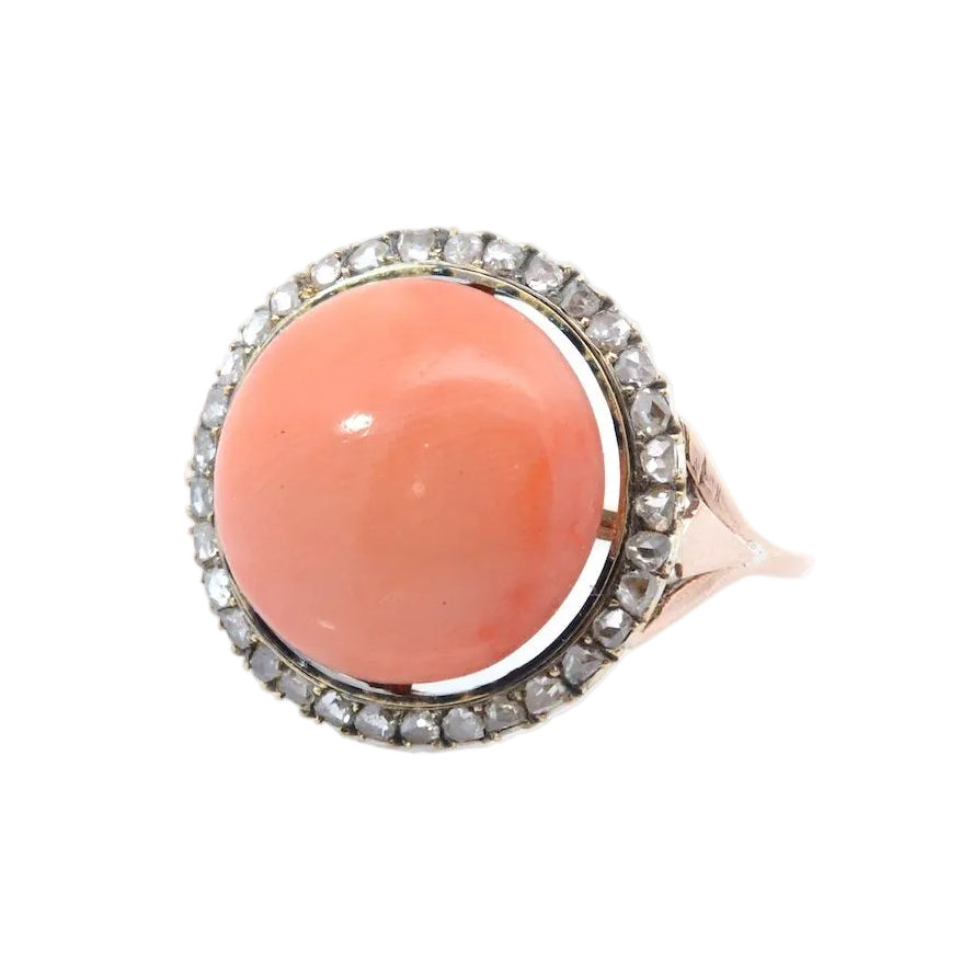 Bague Entourage en or jaune, corail et diamants