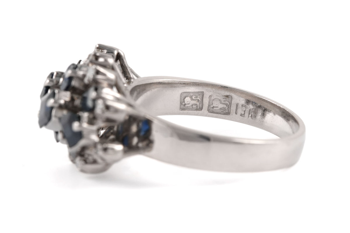 Bague en or blanc, saphirs et diamants