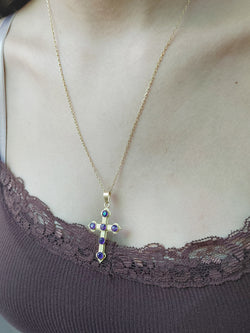 Croix en or et améthyste